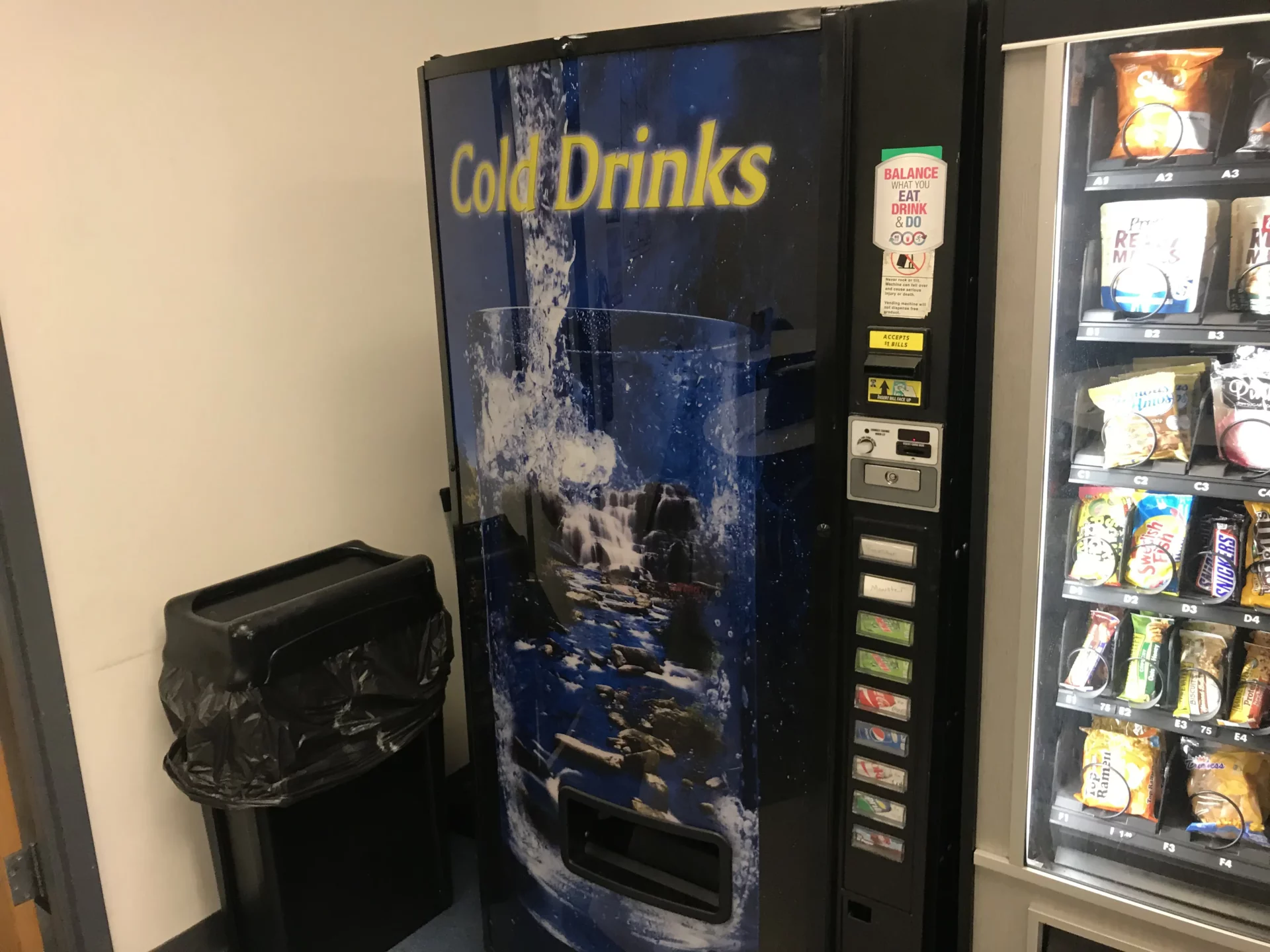 Cold drinks vending machine with variety of beverages